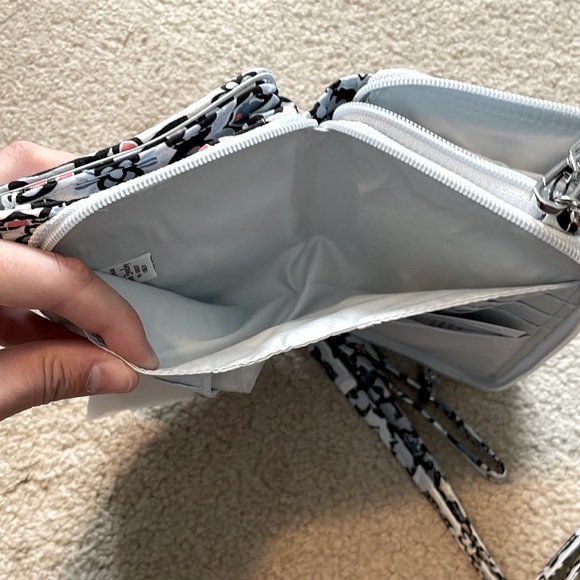Vera Bradley 3-in-1 crossbody Lisbon Medallion - Picture 9 of 10